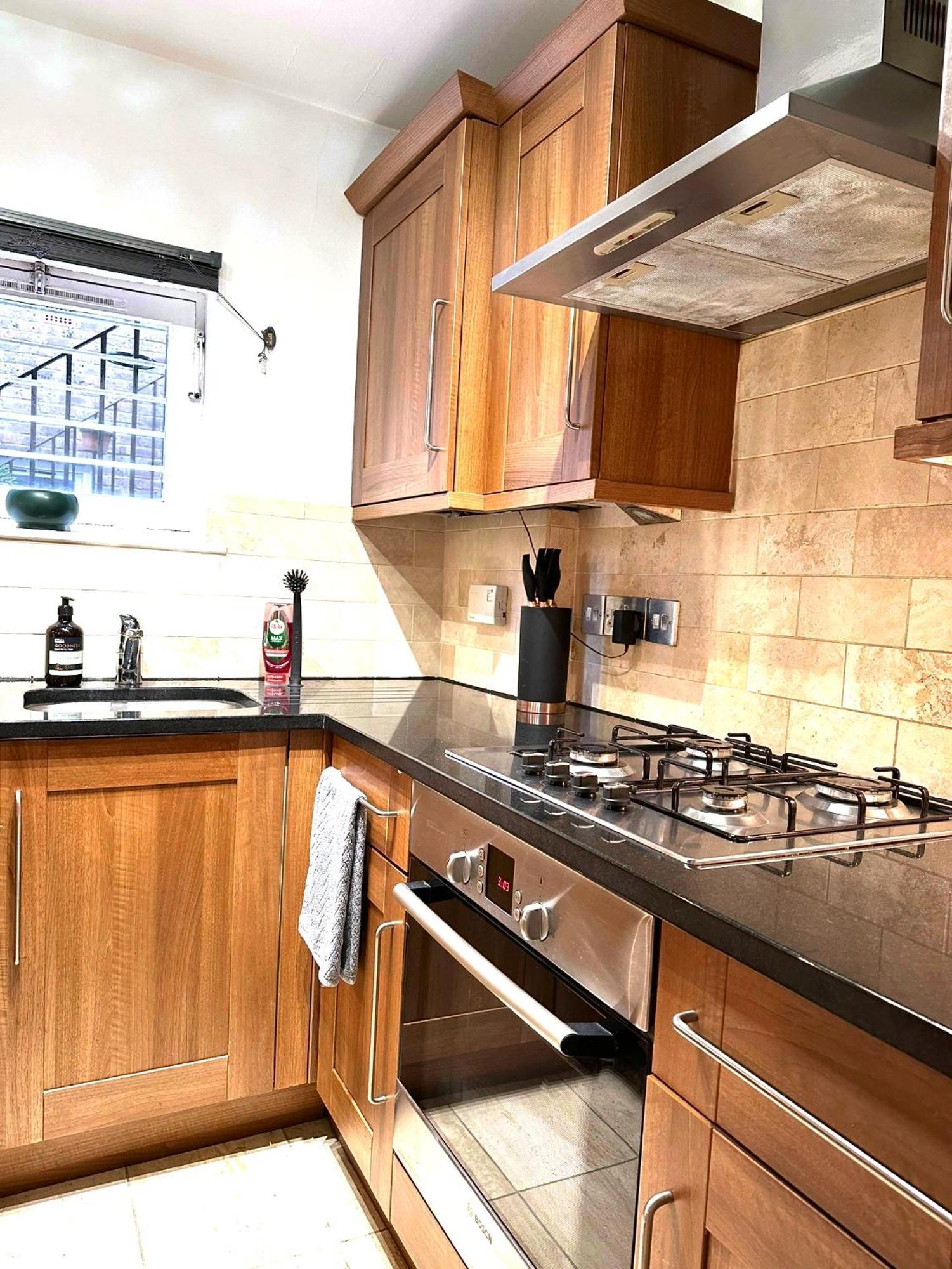 W9 Gem Stylish 2 Bed Flat London